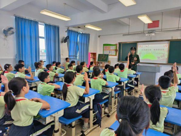 中山優(yōu)秀退役軍人為學(xué)子點(diǎn)亮愛國(guó)強(qiáng)軍夢(mèng)